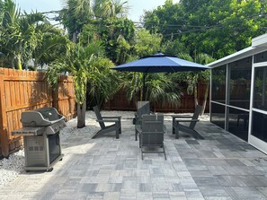 Terrace/patio - Private Heated Saltwater Pool & SPA 3-Bdrm Home in Harbor Bluffs (Largo)