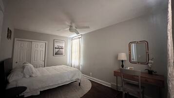 2 bedrooms, WiFi (free), bed sheets