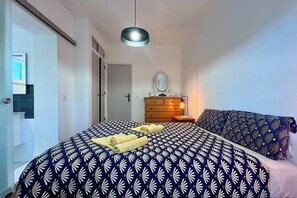 2 slaapkamers, een strijkplank/strijkijzer