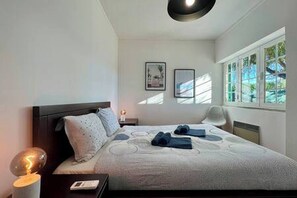 2 soverom og strykejern/-brett