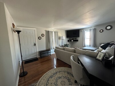 Cozy apartment right in Downtown Downers Grove