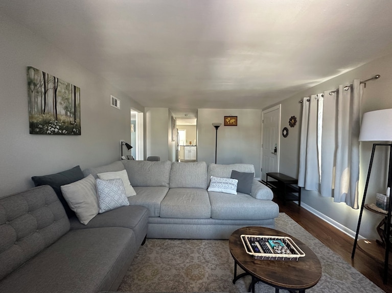 Cozy Apartment Right In Downtown Downers Grove - Cosley Zoo, Wheaton