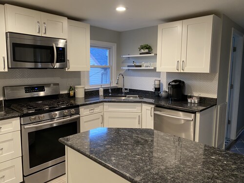 Cozy apartment right in Downtown Downers Grove