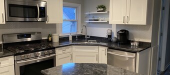 Cozy apartment right in Downtown Downers Grove