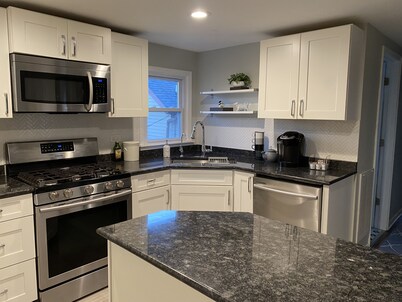 Cozy apartment right in Downtown Downers Grove