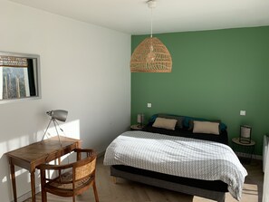 3 chambres, fer et planche à repasser, Wi-Fi, draps fournis