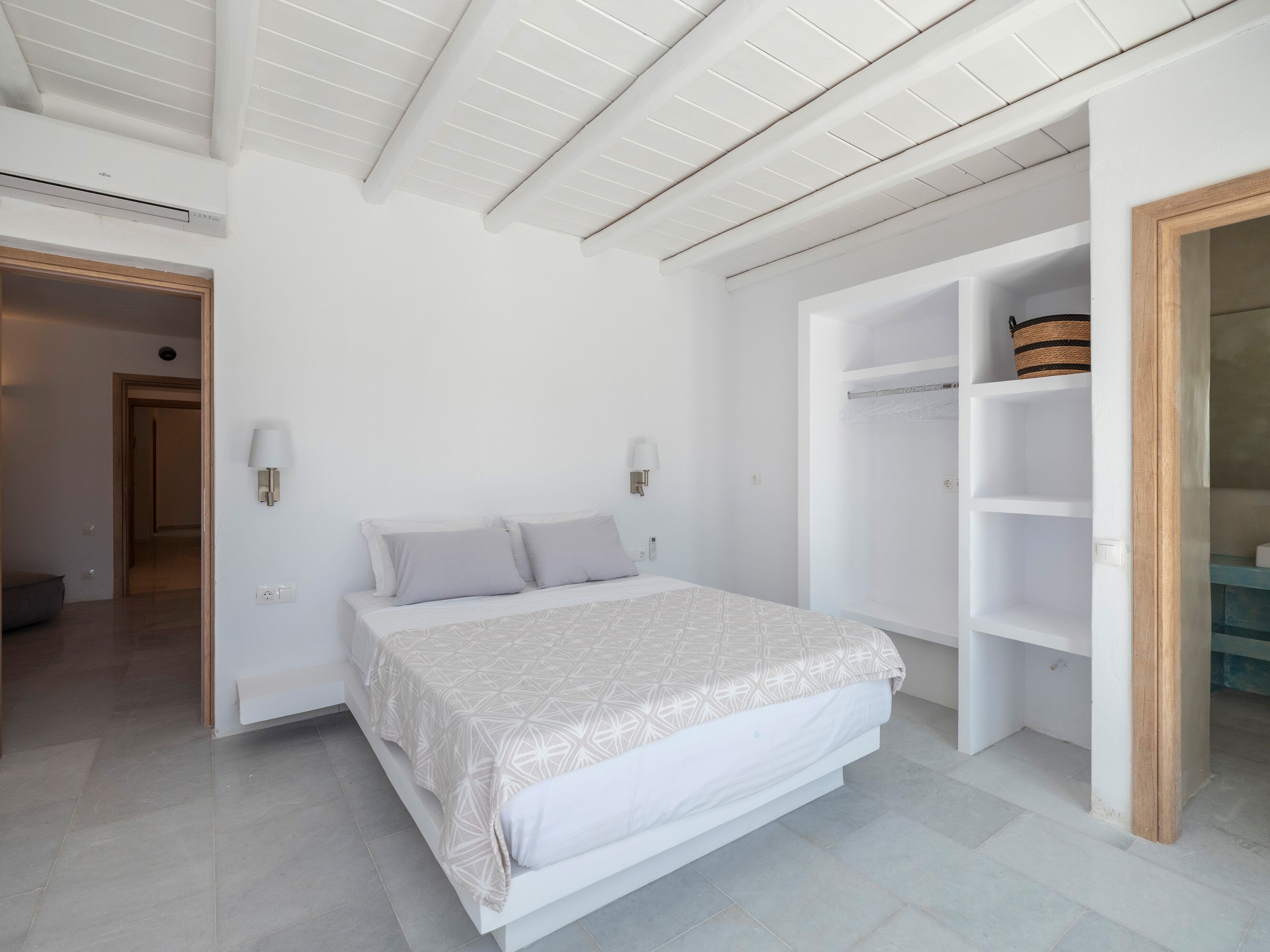 5 slaapkamers, een strijkplank/strijkijzer, gratis wifi, beddengoed