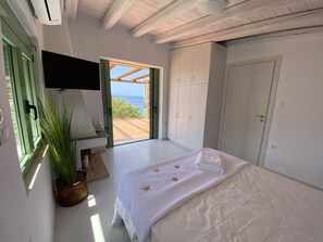 Iron/ironing board, WiFi, bed sheets - Sunsenses villa (Marmari)