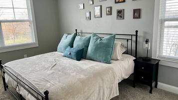 2 chambres, fer et planche à repasser, Wi-Fi, draps fournis