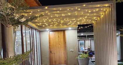 Shantramniy 4bhk luxurious villa