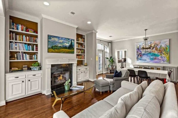 Télévision, cheminée