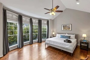 3 chambres, fer et planche à repasser, Wi-Fi, draps fournis