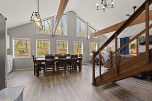 Smart TV, fireplace, books - Secluded Cabin Near Buffalo River | Private Ozark Experience | Ponca AR | Hiking (Harrison,)