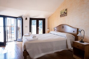 3 bedrooms, iron/ironing board, travel cot, WiFi