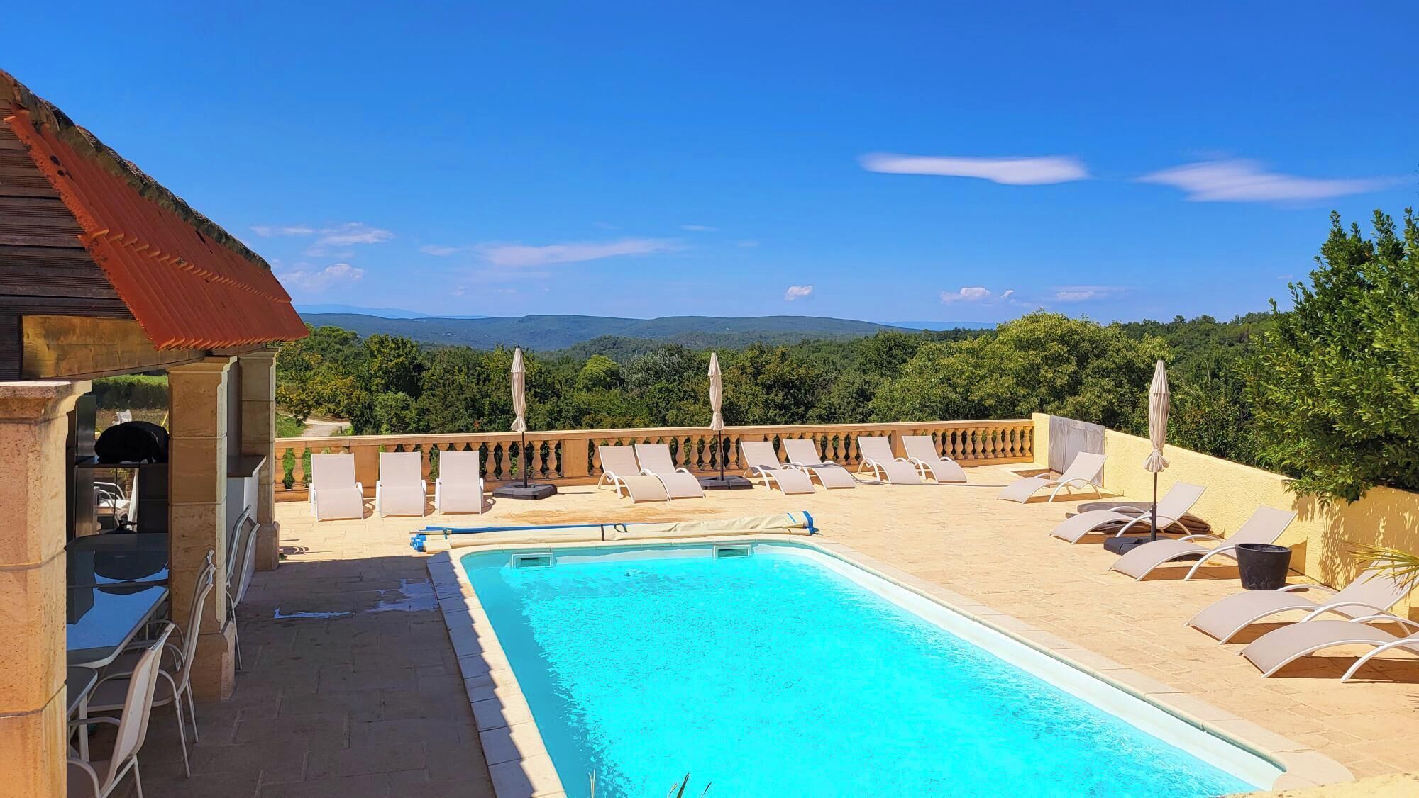 Alberca al aire libre y alberca climatizada