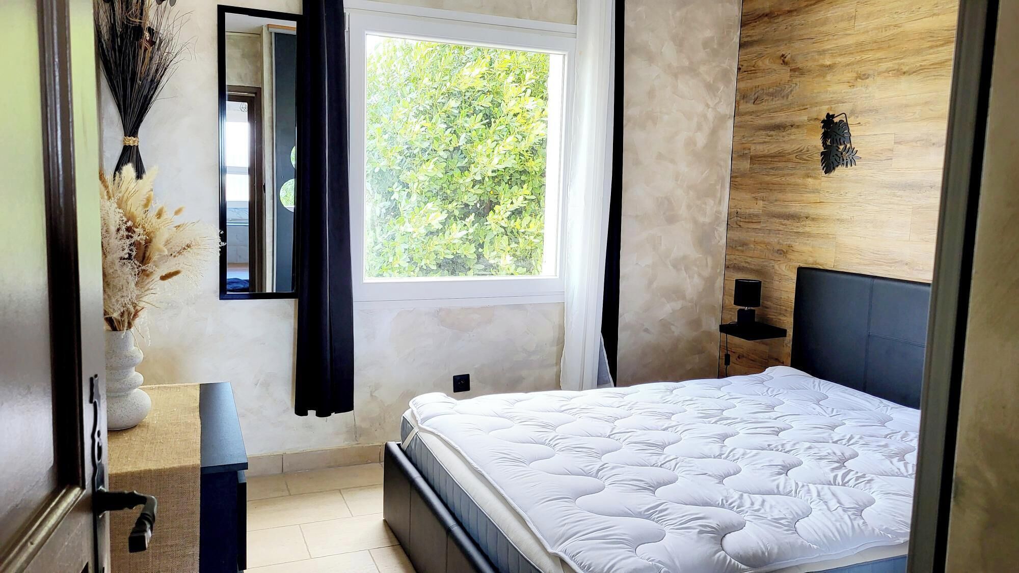 7 habitaciones, tabla de planchar con plancha, cuna de viaje y wifi 