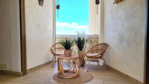 Spacieuse villa avec vue, piscine chauffée au calme et au soleil du sud. 4*