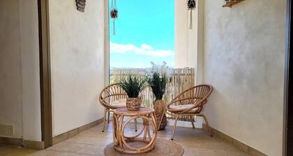 Spacieuse villa avec vue, piscine chauffée au calme et au soleil du sud. 4*