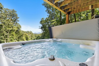 Mountain-Top Adventure meets Picturesque Retreat