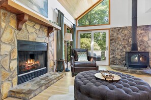 Interior - Mountain-Top Adventure meets Picturesque Retreat (Jasper)