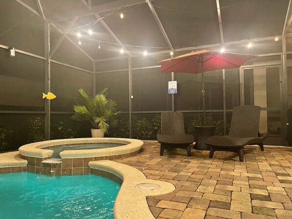 Outdoor pool, a heated pool - Relax Private Heated Pool & Hot Tub; 6 miles to Disney; Minutes to Universal (Kissimmee)