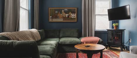 Smart TV, fireplace