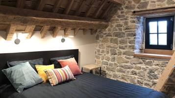 5 slaapkamers, een strijkplank/strijkijzer, wifi, beddengoed