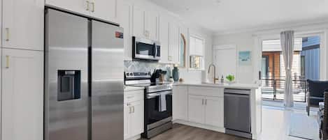 Refrigerador, microondas, horno, placa de cocina