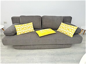 TV - Studio Apartment. (Mamaia-Sat)