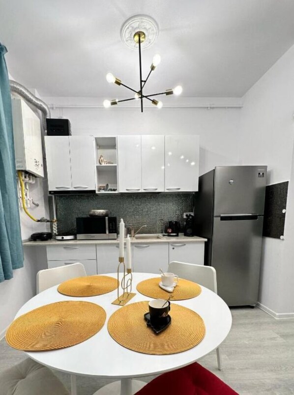 Fridge, microwave, stovetop
