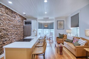 Interior - Robin Ave. #10 (Mason)