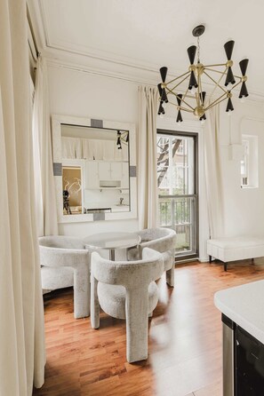 Unclassified image, 4 of 18, button