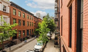 Unclassified image, 5 of 18, button