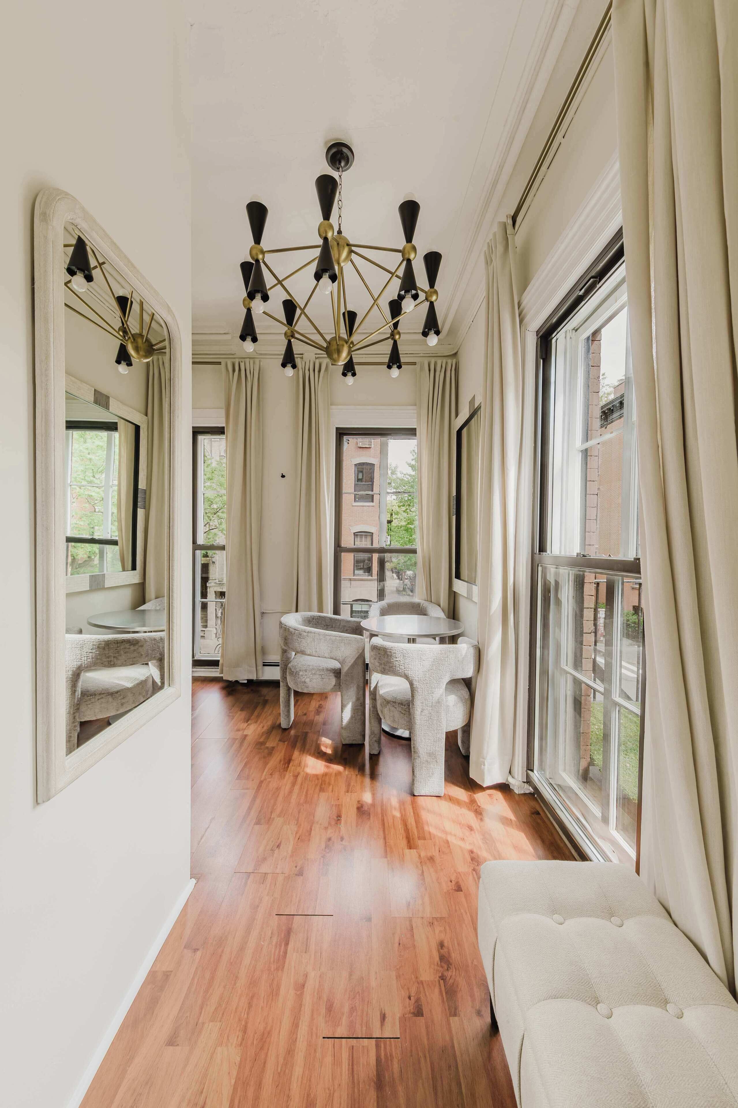 テレビ、暖炉、書斎 / ワークスペース