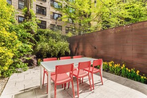 Outdoor dining - The Diplomat #1 - Boutique Designer Duplex (New York)