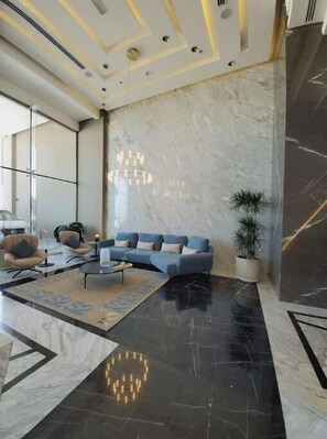 Lobby - A luxurious sea view 2 bedrooms apartment (Al HIDD)