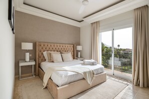 7 quartos, ferros/tábuas de passar roupa, Wi-Fi, roupa de cama