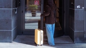 A person with a suitcase entering a building labeled "BYPillow" at the entrance. - BYPILLOW Bilbo (Bilbao)