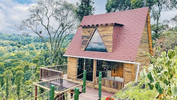 Luxury Chalet | Premium bedding, down comforters, individually furnished, free WiFi