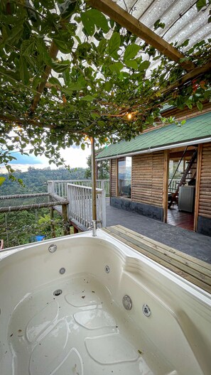 Deluxe Chalet | Premium bedding, down duvets, individually furnished, free WiFi - Glamping Magic Love (San Francisco)