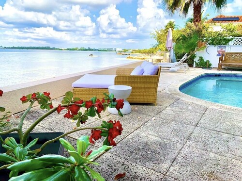 Oceanfront South Sound Home with magical sunsets!