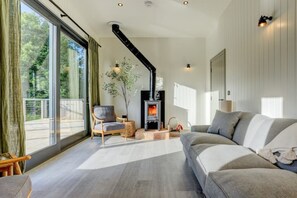 Smart TV, fireplace, table tennis