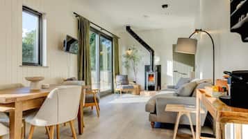 TV connectée, cheminée, table de tennis de table