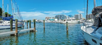 Longboat Key Cedars Beach House-pet Friendly-2 Minute To The Beach