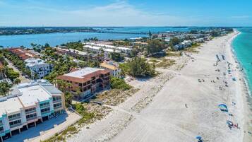 Apartment (3 Bedrooms) | Front of property