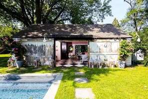 Property grounds - Modern Fairytale East Hamptons 6 Bedroom Home (East Hampton)