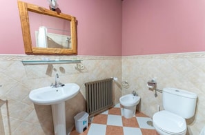 Basic Twin Room | Bathroom | Hair dryer