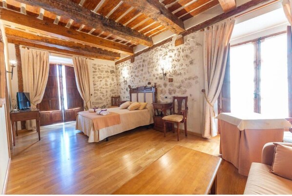 Basic Twin Room | Free WiFi