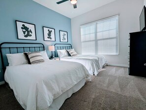 3 bedrooms, iron/ironing board, travel cot, WiFi - Cozy 2024 New 3 Suites  5 min to Disney (Kissimmee)