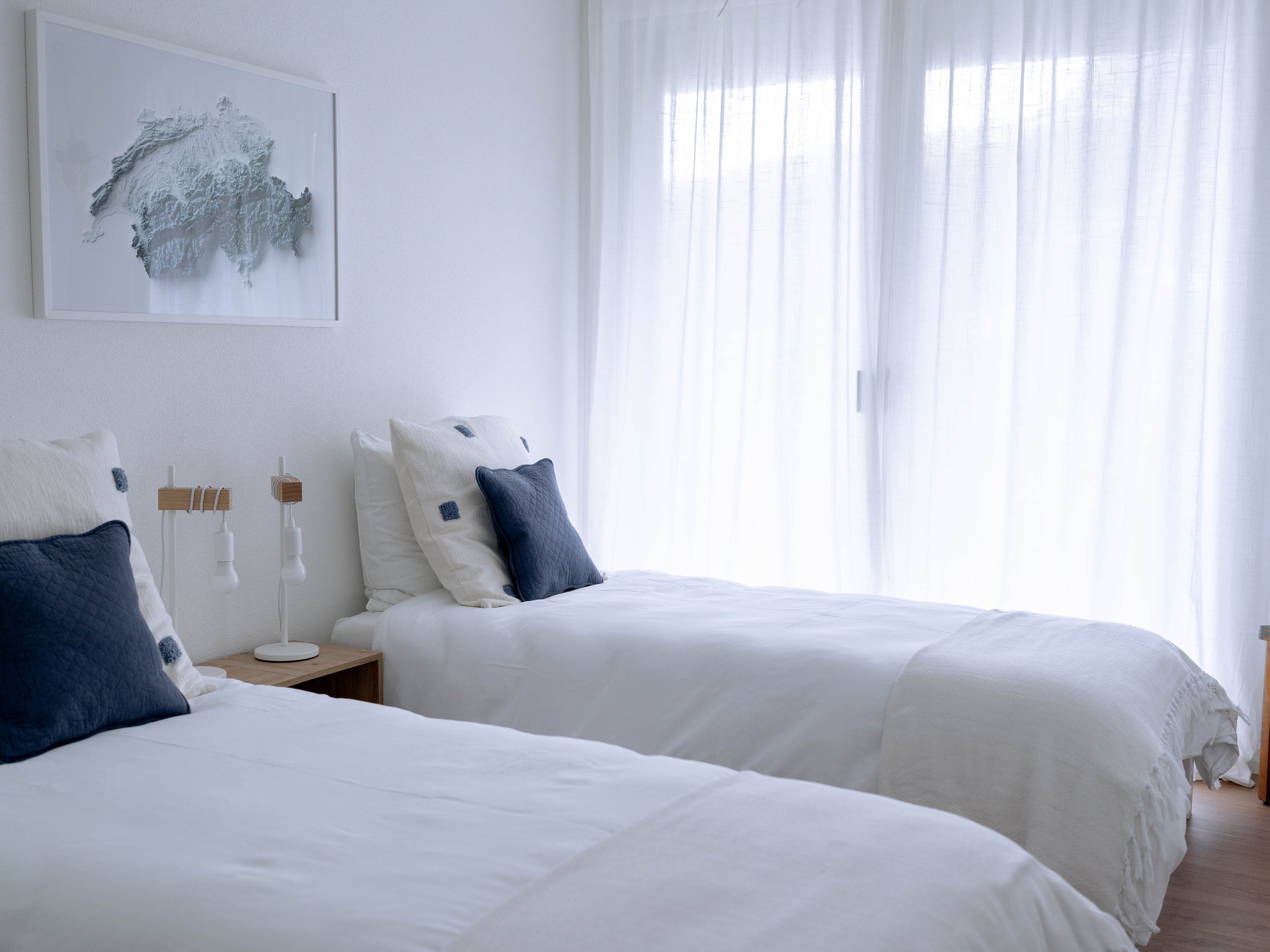 2 Schlafzimmer, Schreibtisch, Bügeleisen/Bügelbrett, Reisekinderbett